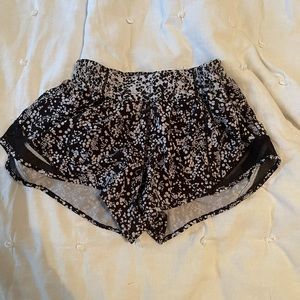 Lulu lemon Hotty hot low rise 1.5” shorts